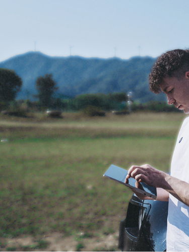 Man using Eazeye Radiant Monitor outdoors, highlighting its bright, glare-free display and portable design for easy viewing anywhere.